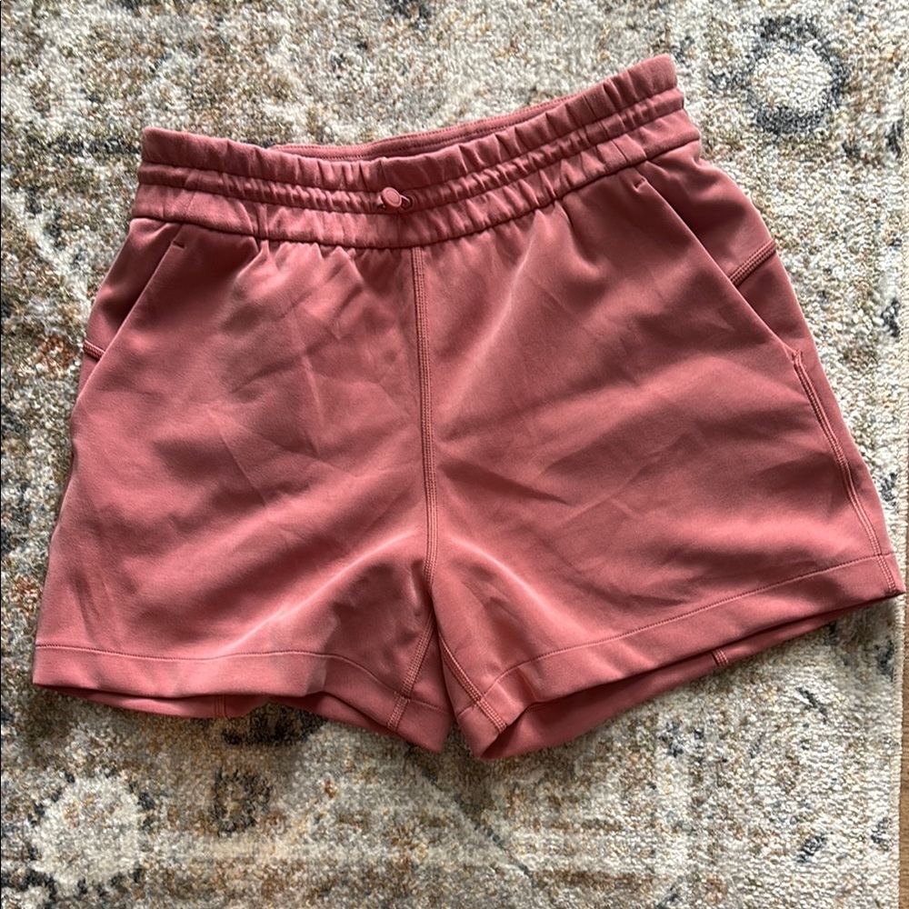 W Lululemon Softstreme High Rise Short in Brier Rose Sz 4
